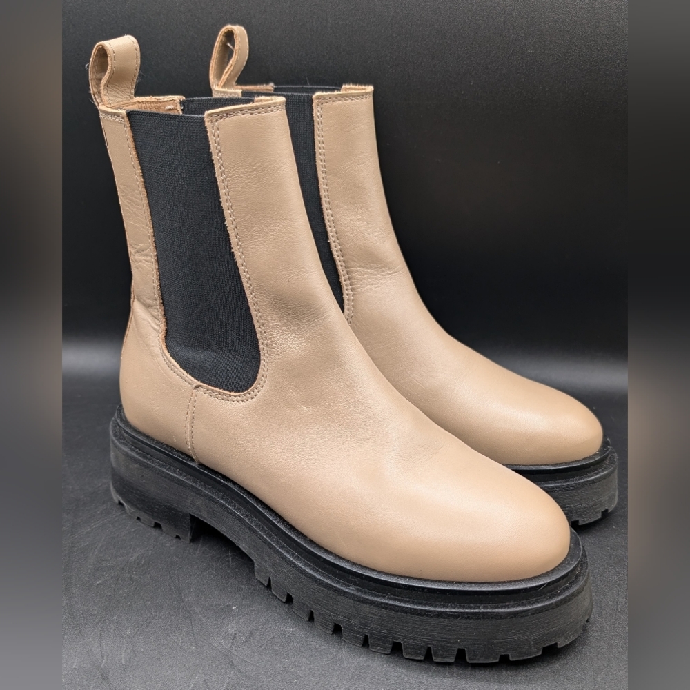 & Other Stories Elly Boot, Beige Leather Chelsea With Chunky Sole US 5 EU 36 EUC